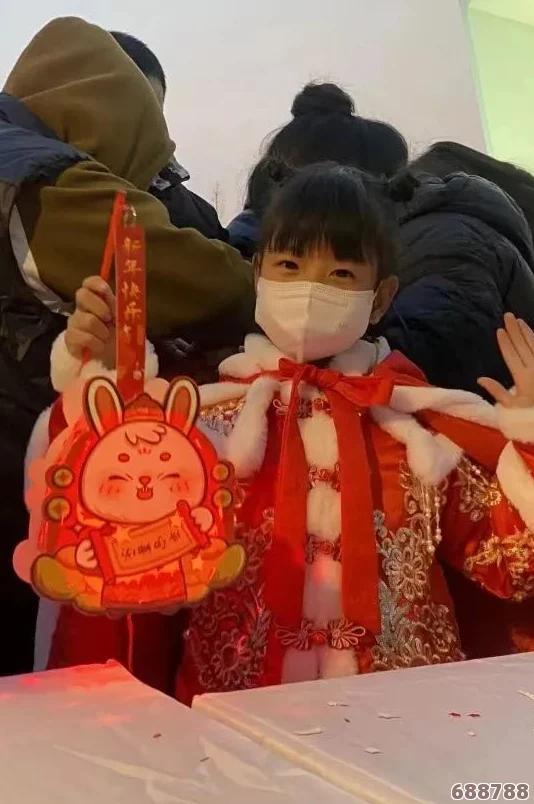 “苏娅李文雯双飞闹元宵，点亮节日狂欢的青春活力与无限创意”