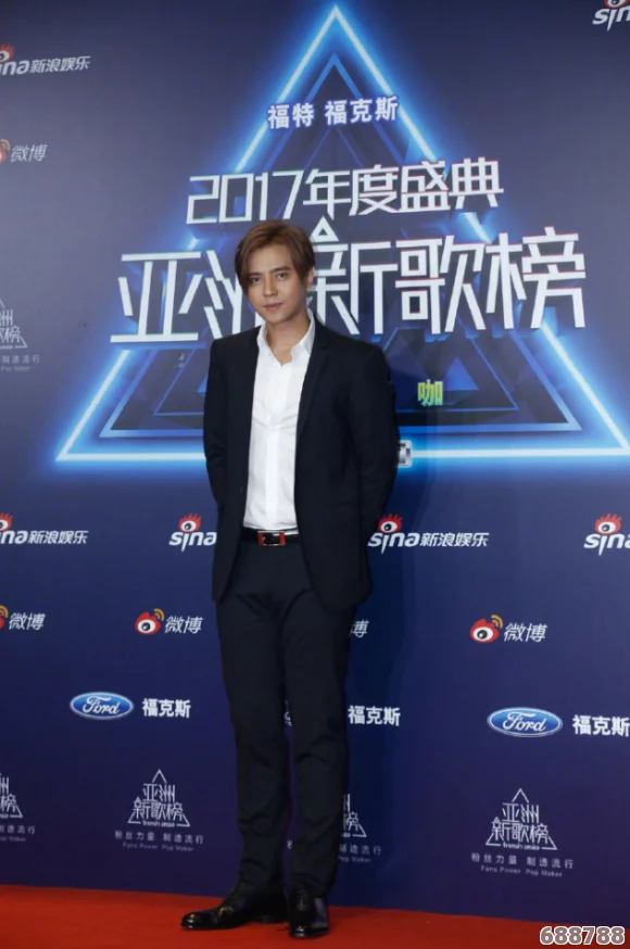 罗志祥5G天天奭多人观后感评：网友热议其表演风格与舞台魅力，让人印象深刻的精彩瞬间！