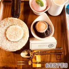 小洞饿了要喝牛奶，这是一种温暖与美味的完美结合，带给你无限幸福感与满足感