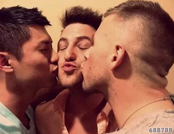 男男车车：探索激情与激情之间的旅程，揭示友谊与爱情的多重维度