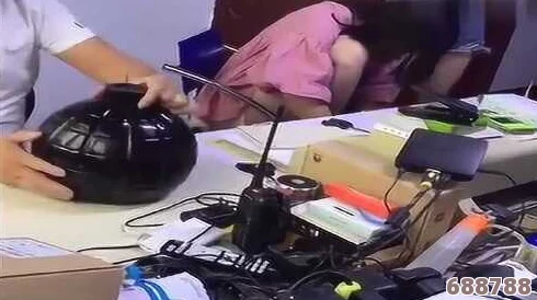 办公室撕开奶罩,惊呆众人!究竟谁是幕后黑手？一场意外还是精心策划？
