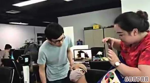 办公室撕开奶罩,惊呆众人!究竟谁是幕后黑手？一场意外还是精心策划？