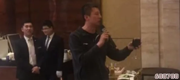过生日喝酒不小心和妈妈一起欢庆，醉酒后的那些尴尬瞬间与温馨回忆交织在一起