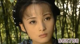 西施眼流泪红脸咬铁球，感受她深情美丽与勇敢挑战的绝妙融合，让人心醉神迷！