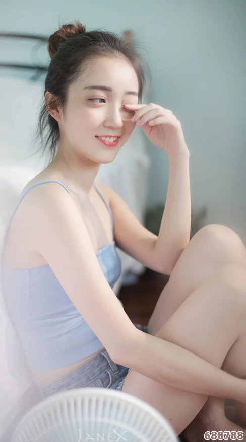虎白美女粉嫩小泬图片，绚丽视觉盛宴，细腻肌肤展现完美无瑕迷人魅力