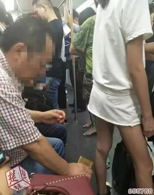 大神厕所偷拍：揭露隐藏在日常生活中的隐秘真相，令人震惊的背后故事！
