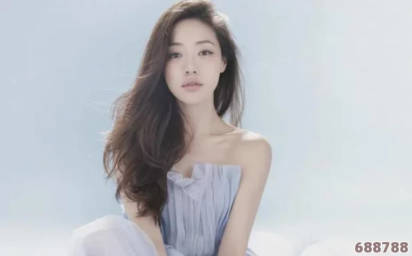 菲律宾娇小美女展现独特魅力，细腻娇憨让人欲罢不能，尽显青春活力和无穷魅力