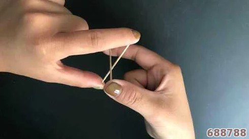 挑战极限!六年级下面能塞多少根牙签视频,网友：这操作太秀了吧